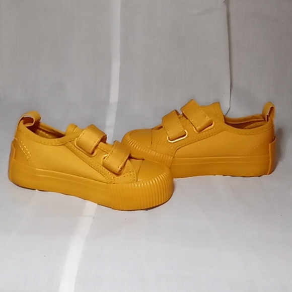 Sneakers - Picture 3 of 4